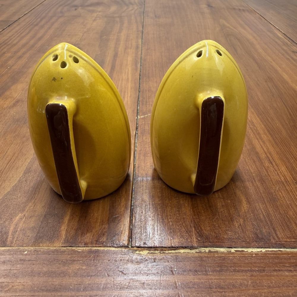 Vintage Kentucky Souvenir Salt and Pepper Shakers Ceramic Flatiron Sad Iron Set